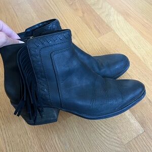 Black size 9 Clark shoes